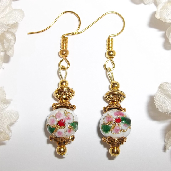 wvluckygirl Jewelry - Handmade Earring Set White & Gold Flower NWT 4605